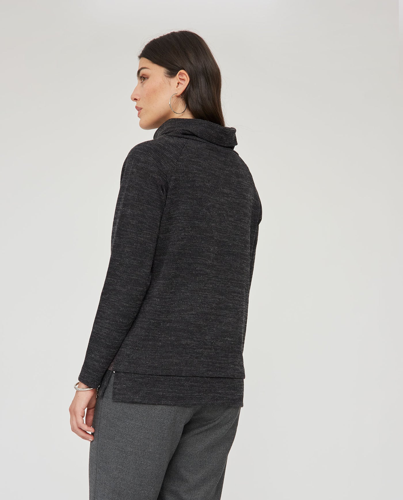 SUETER CUELLO SUBIDO  ESTAMPADO CHICA  NEGRO