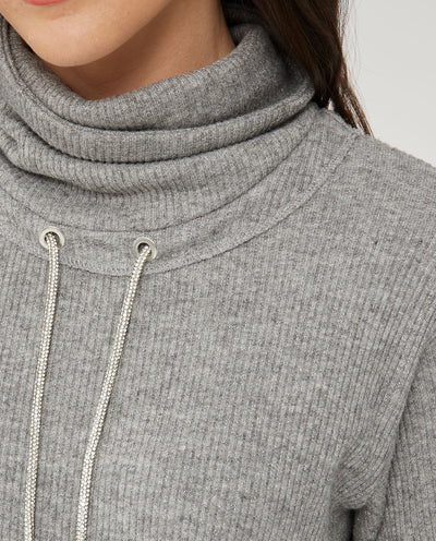 SUETER CUELLO SUBIDO CON FALDON  GRIS