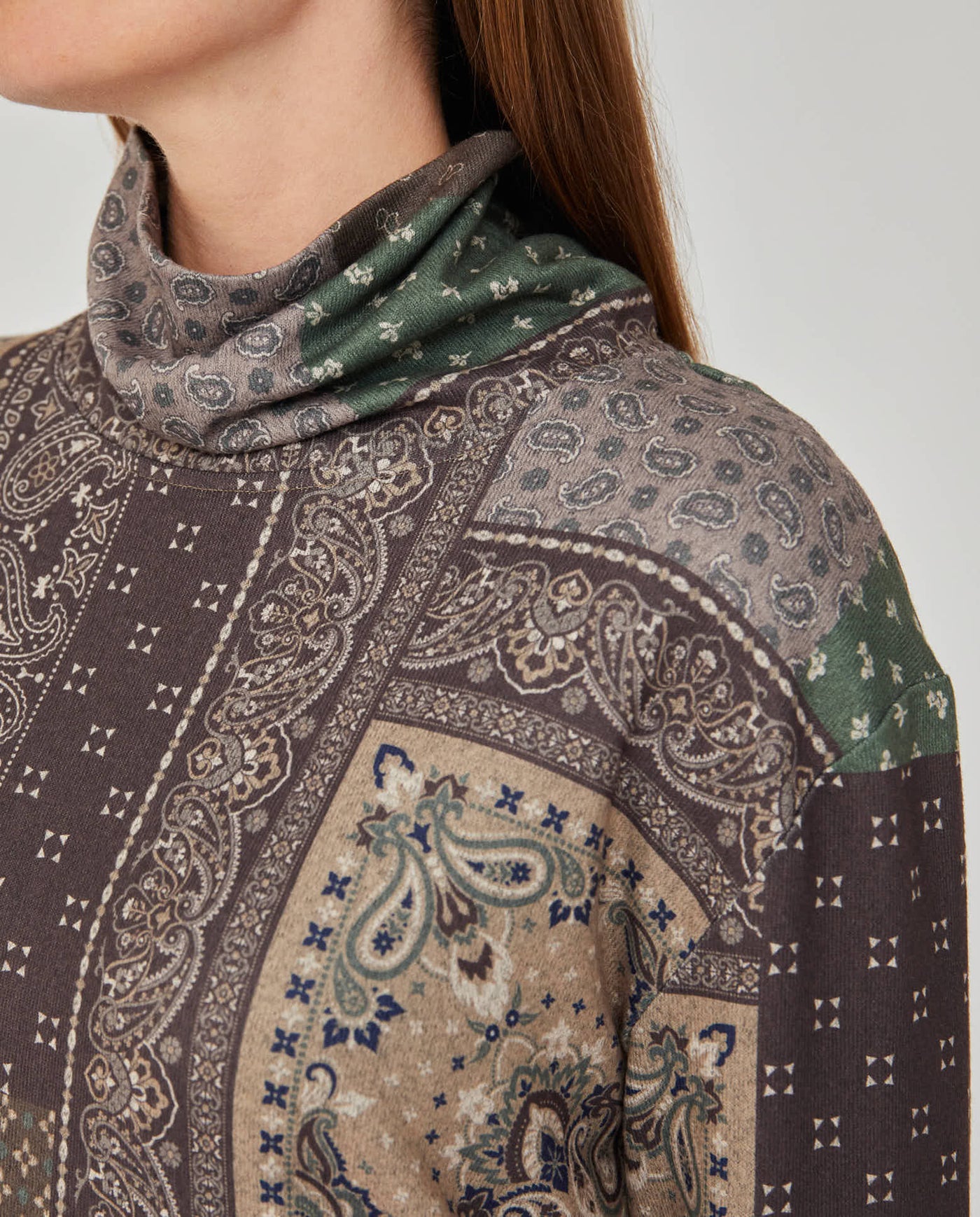 SUETER ESTAMPADO CUELLO BUCHE Y MANGA LARGA  VERDE MUSGO