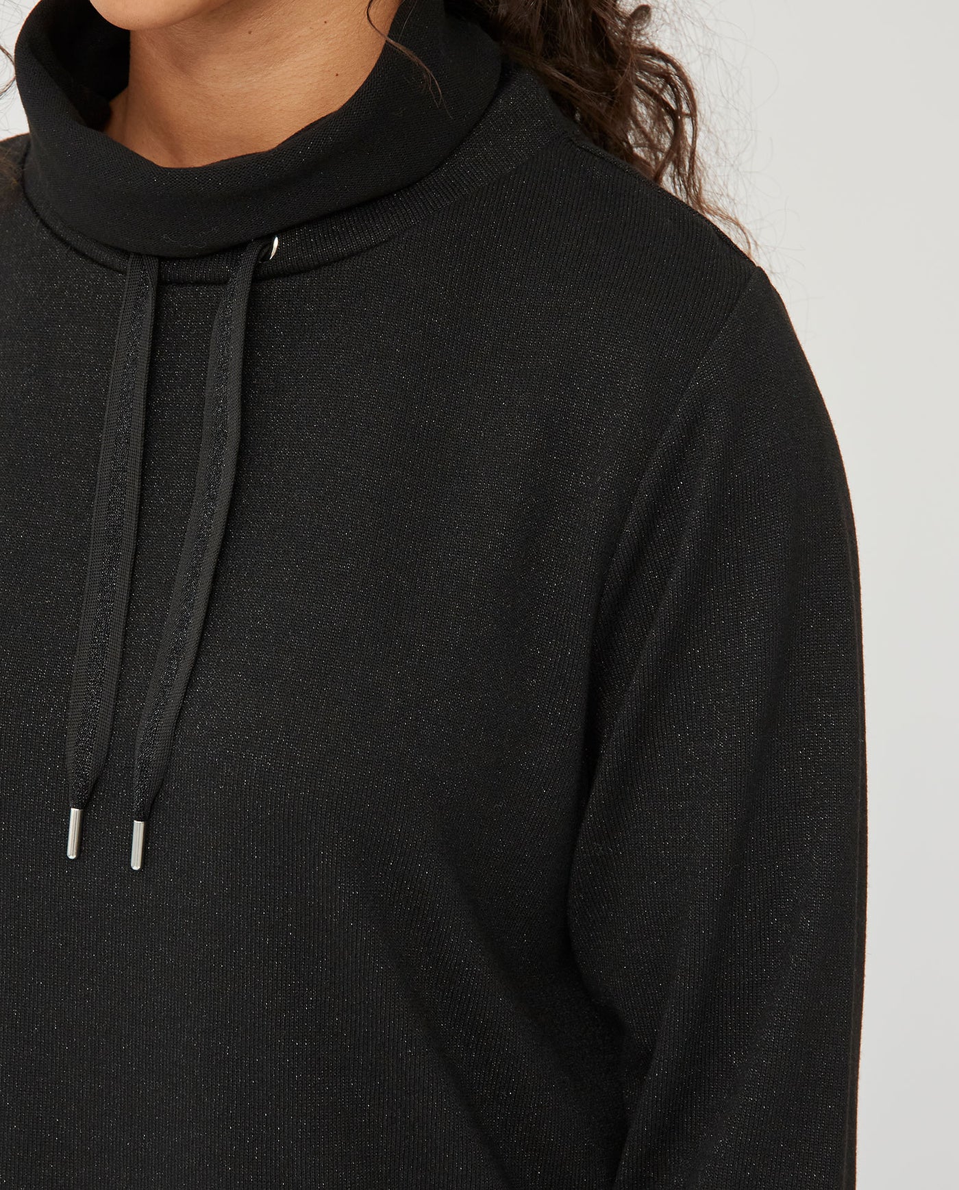 SUETER HILO METALICO CON CUELLO ALTO Y FALDON  NEGRO