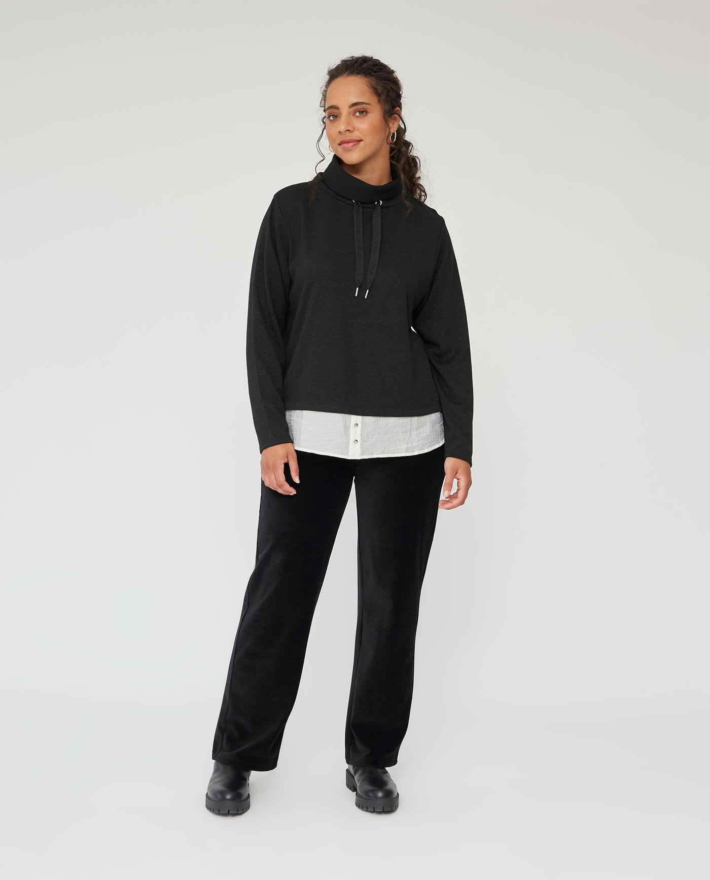 SUETER HILO METALICO CON CUELLO ALTO Y FALDON  NEGRO