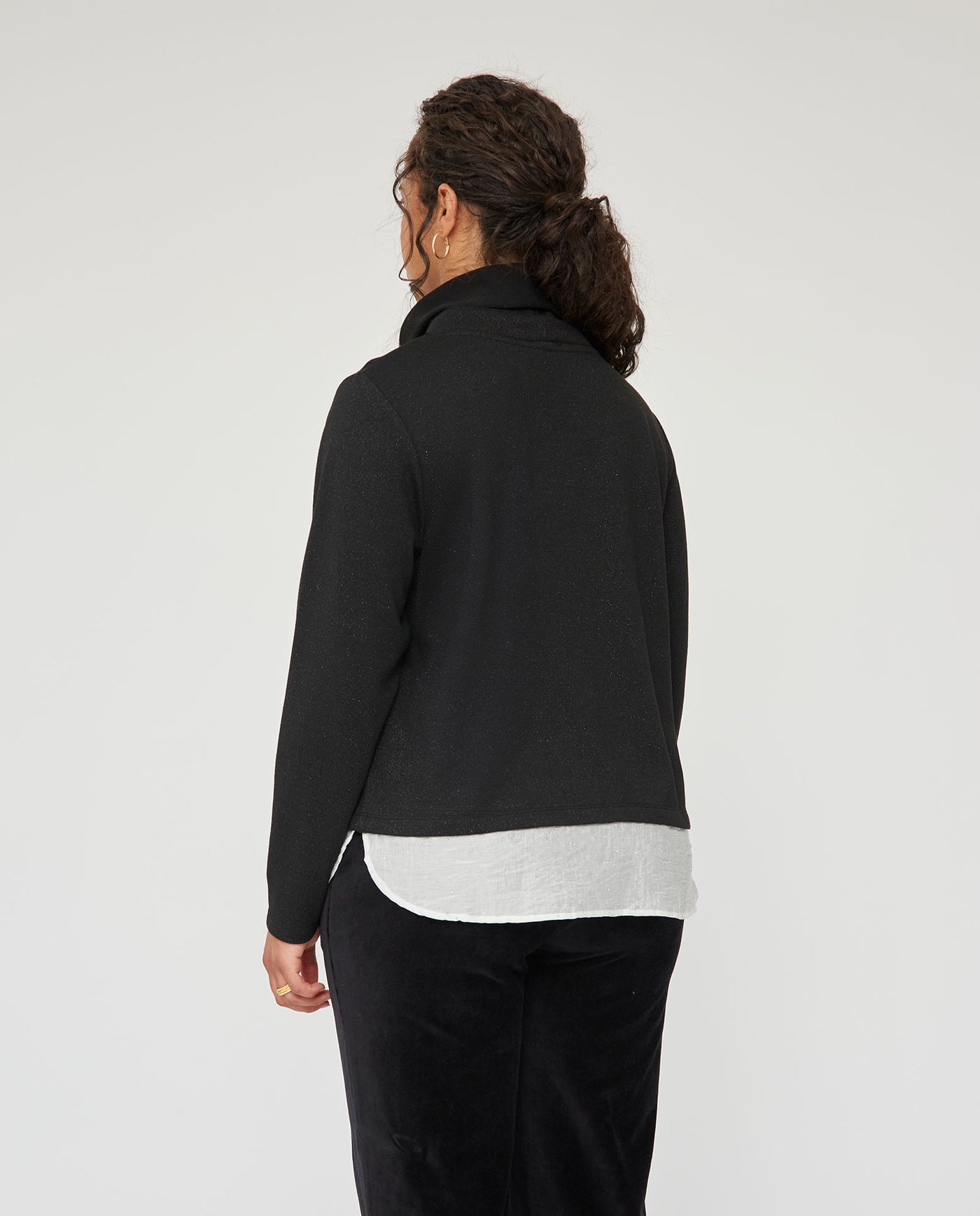 SUETER HILO METALICO CON CUELLO ALTO Y FALDON  NEGRO