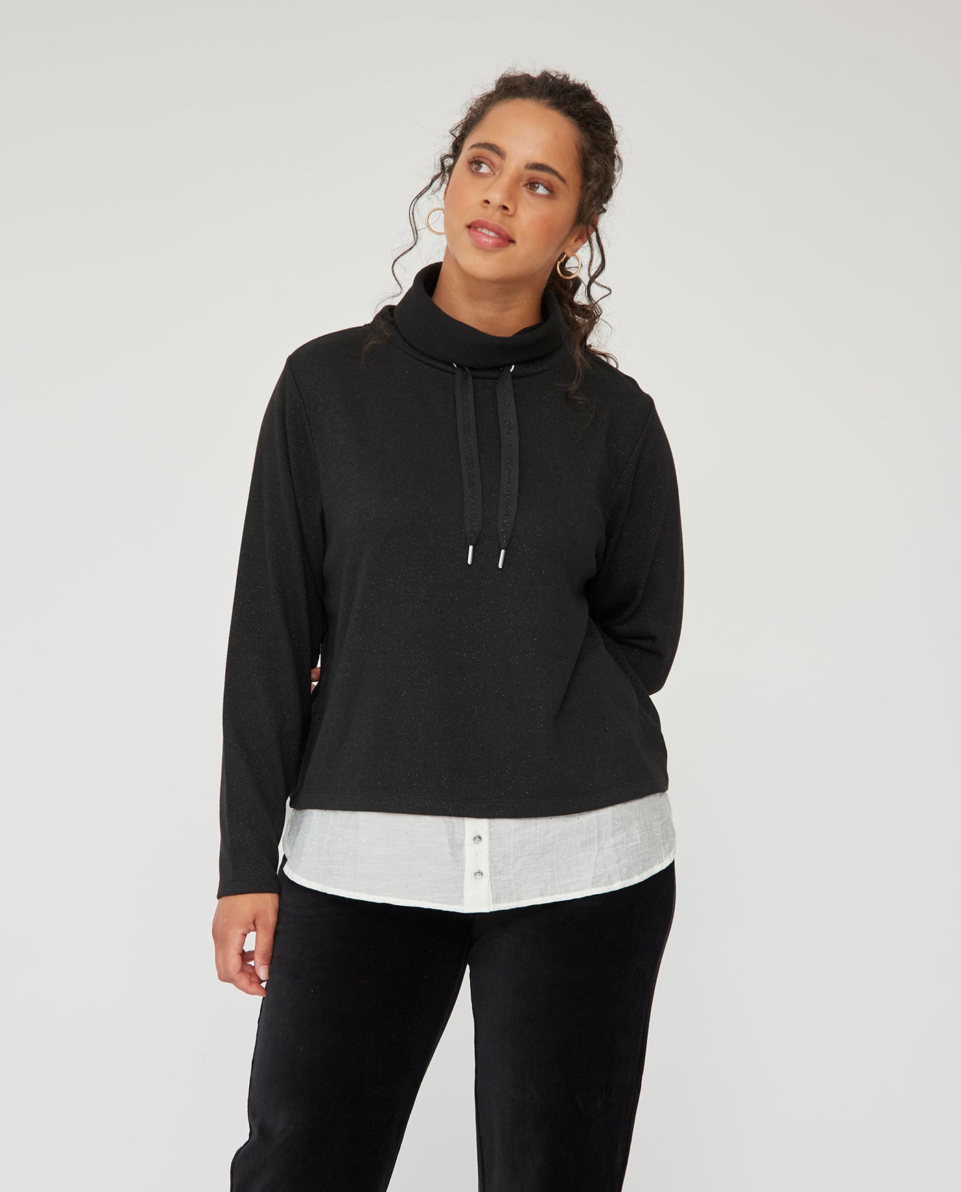 SUETER HILO METALICO CON CUELLO ALTO Y FALDON  NEGRO