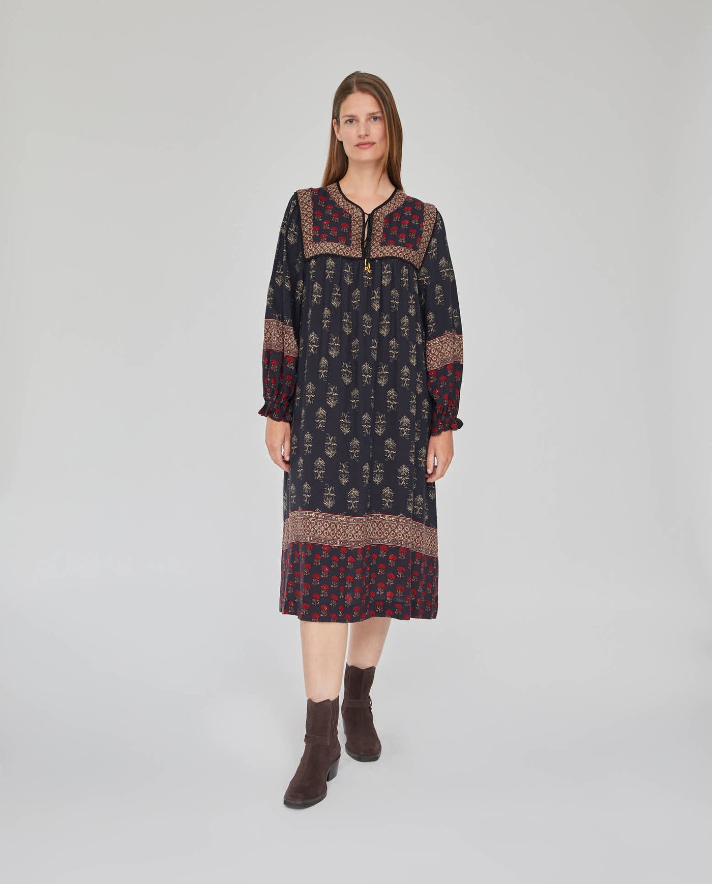 VESTIDO ESTAMPADO CON CANESU DELANTERO MARRÓN
